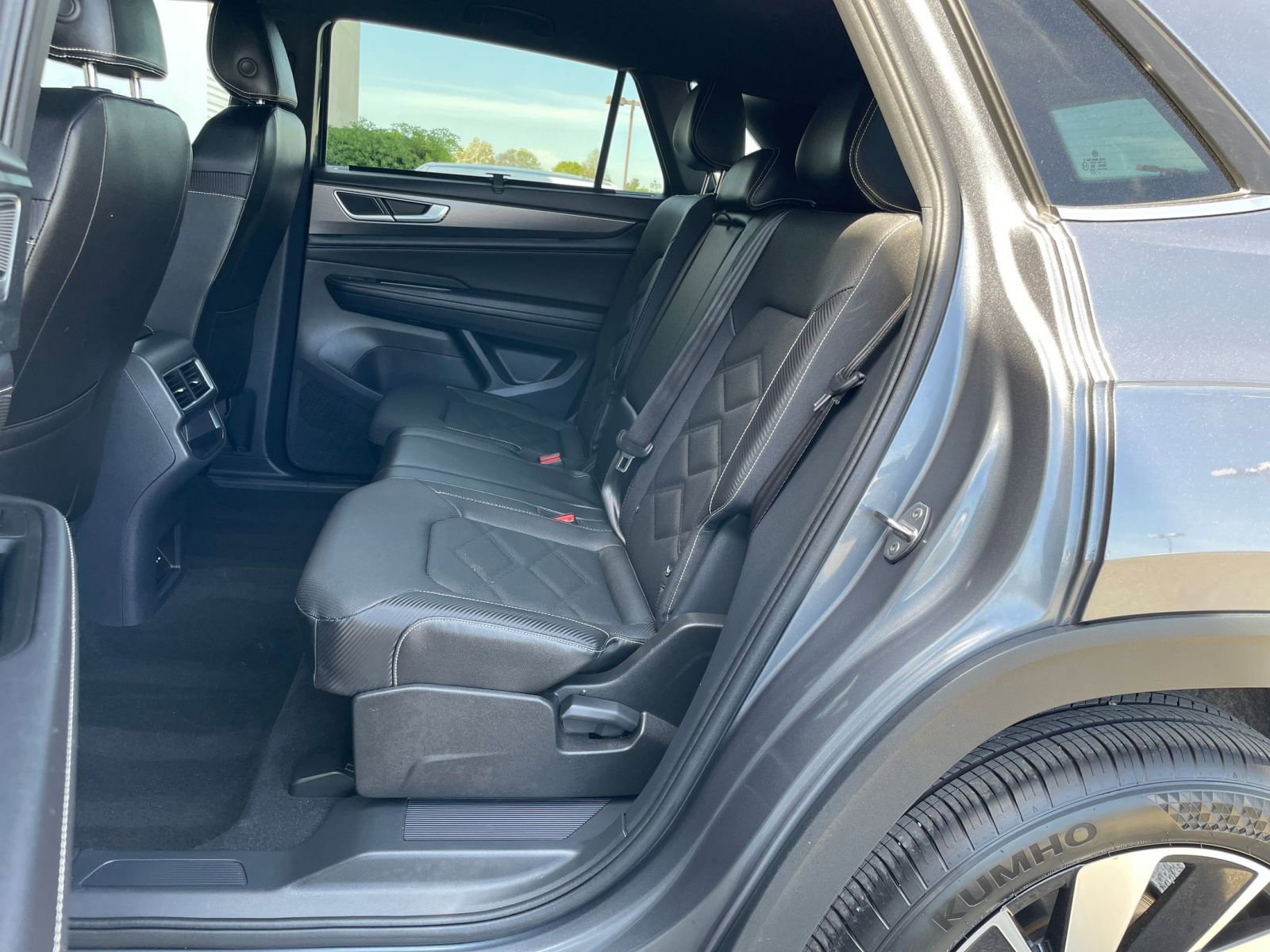 Used 2025 Volkswagen Atlas Cross Sport SE image 39