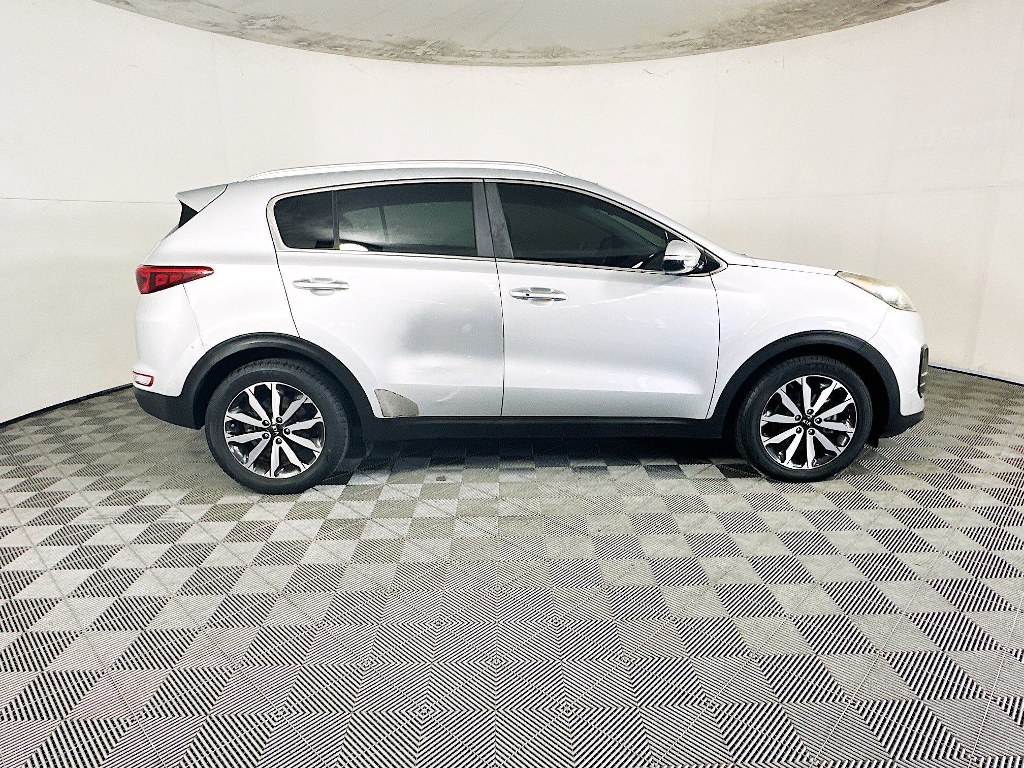 Used 2018 Kia Sportage EX FWD image 2