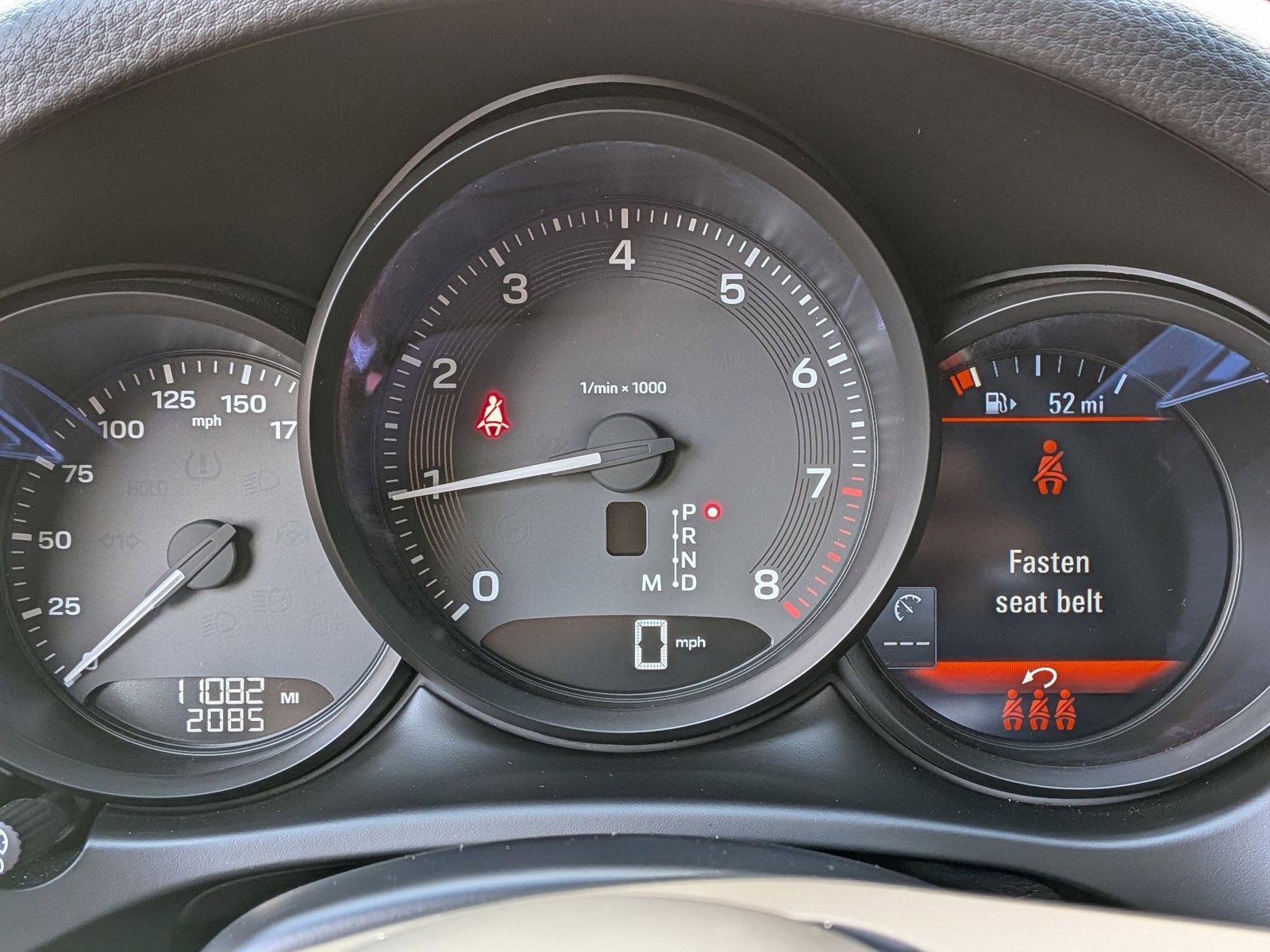 Certified 2025 Porsche Macan AWD/4WD image 17