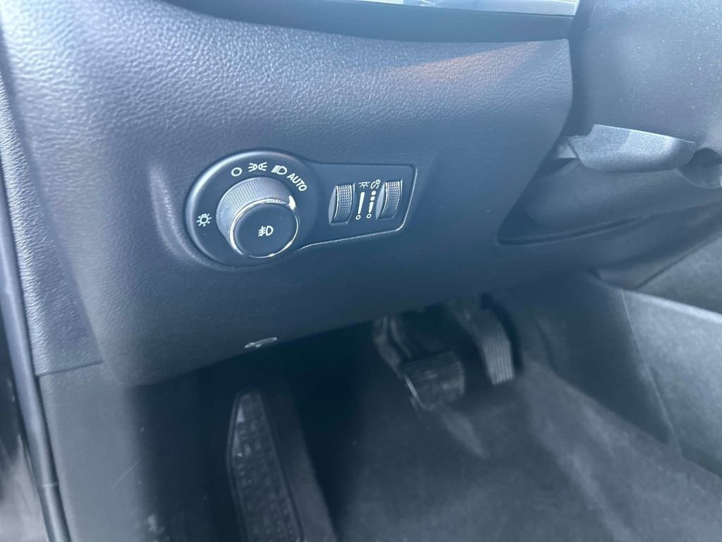 Used 2022 Jeep Compass Limited w/ Elite Group image 20