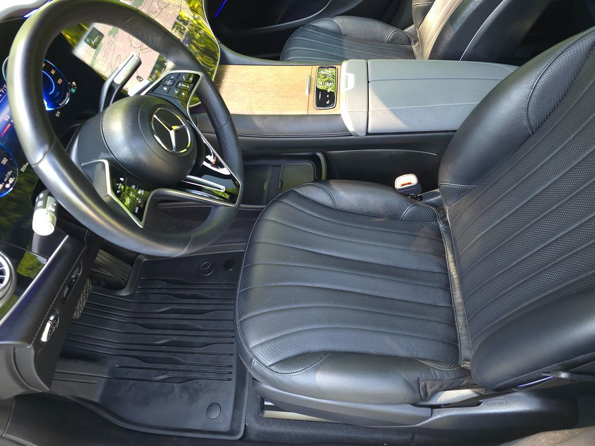 Used 2023 Mercedes-Benz EQS 580 4MATIC SUV w/ Pinnacle Trim Package image 13