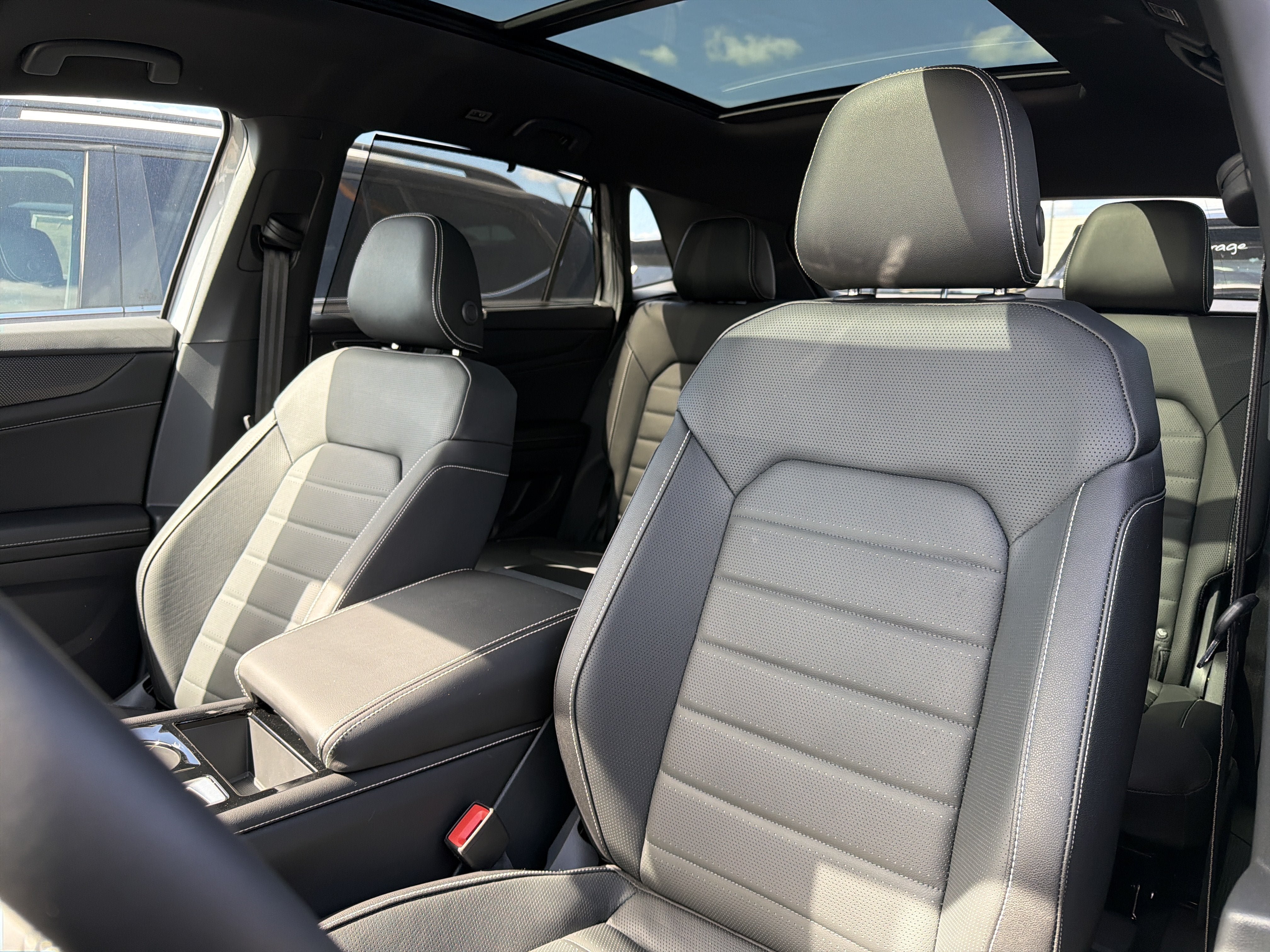 New 2026 Volkswagen Atlas Cross Sport SEL AWD/4WD image 9