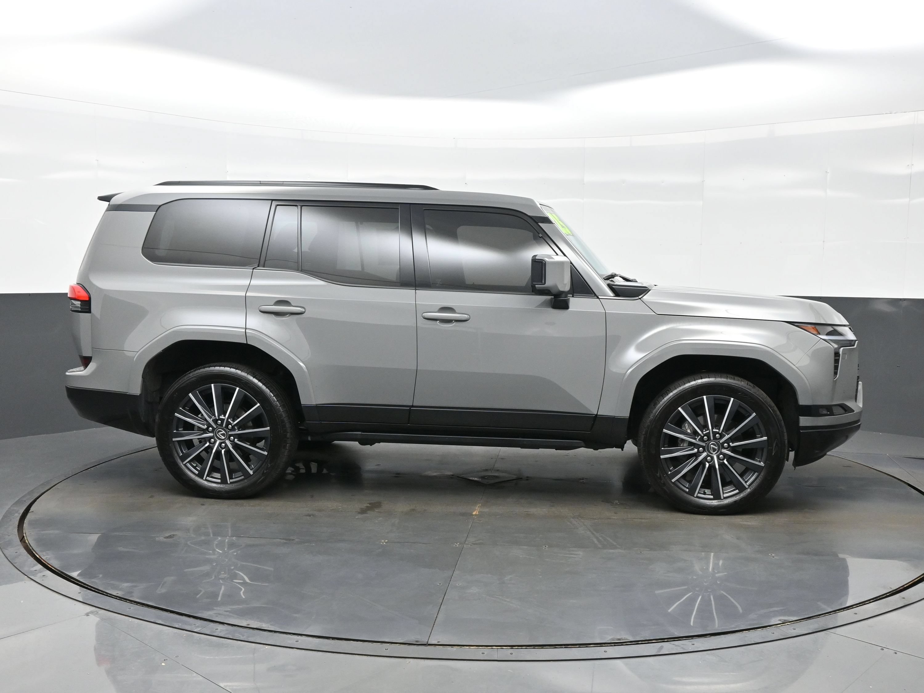 Used 2025 Lexus GX 550 w/ Accessory Package (2T) AWD/4WD image 7
