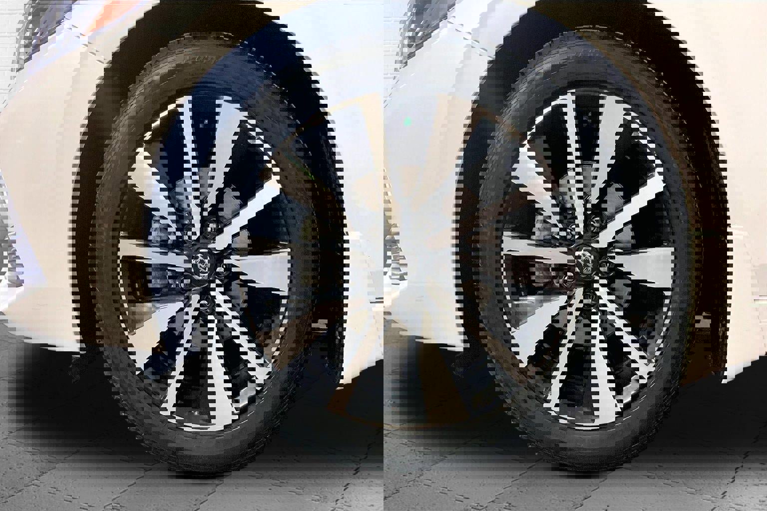 Used 2022 Nissan Sentra SV w/ SV Premium Package image 9