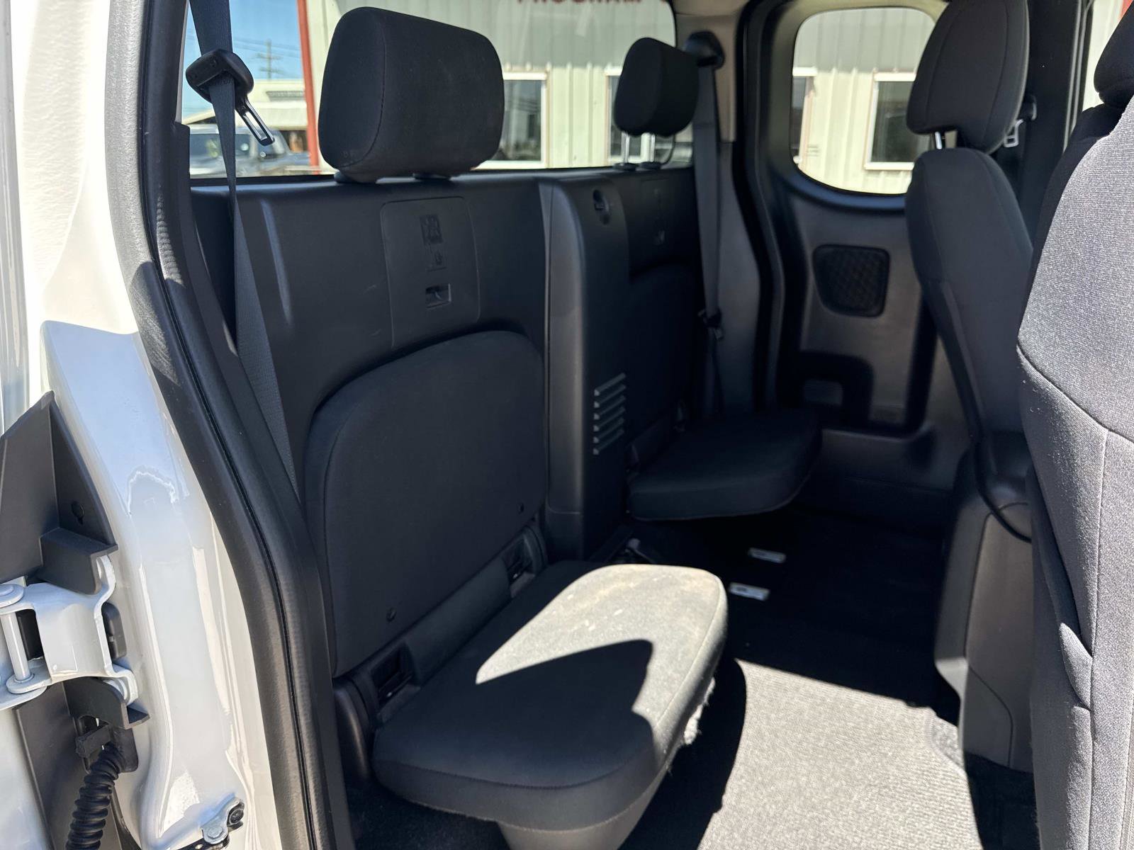 Used 2022 Nissan Frontier S RWD image 9