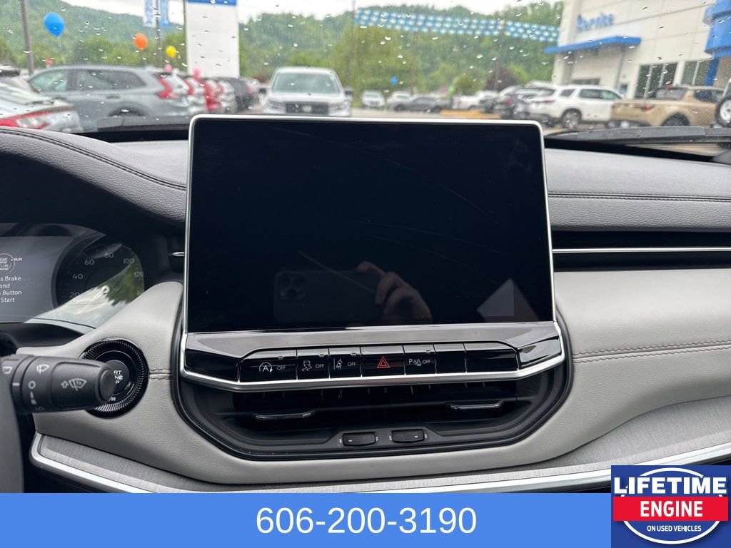 Used 2025 Jeep Compass Limited AWD/4WD image 18