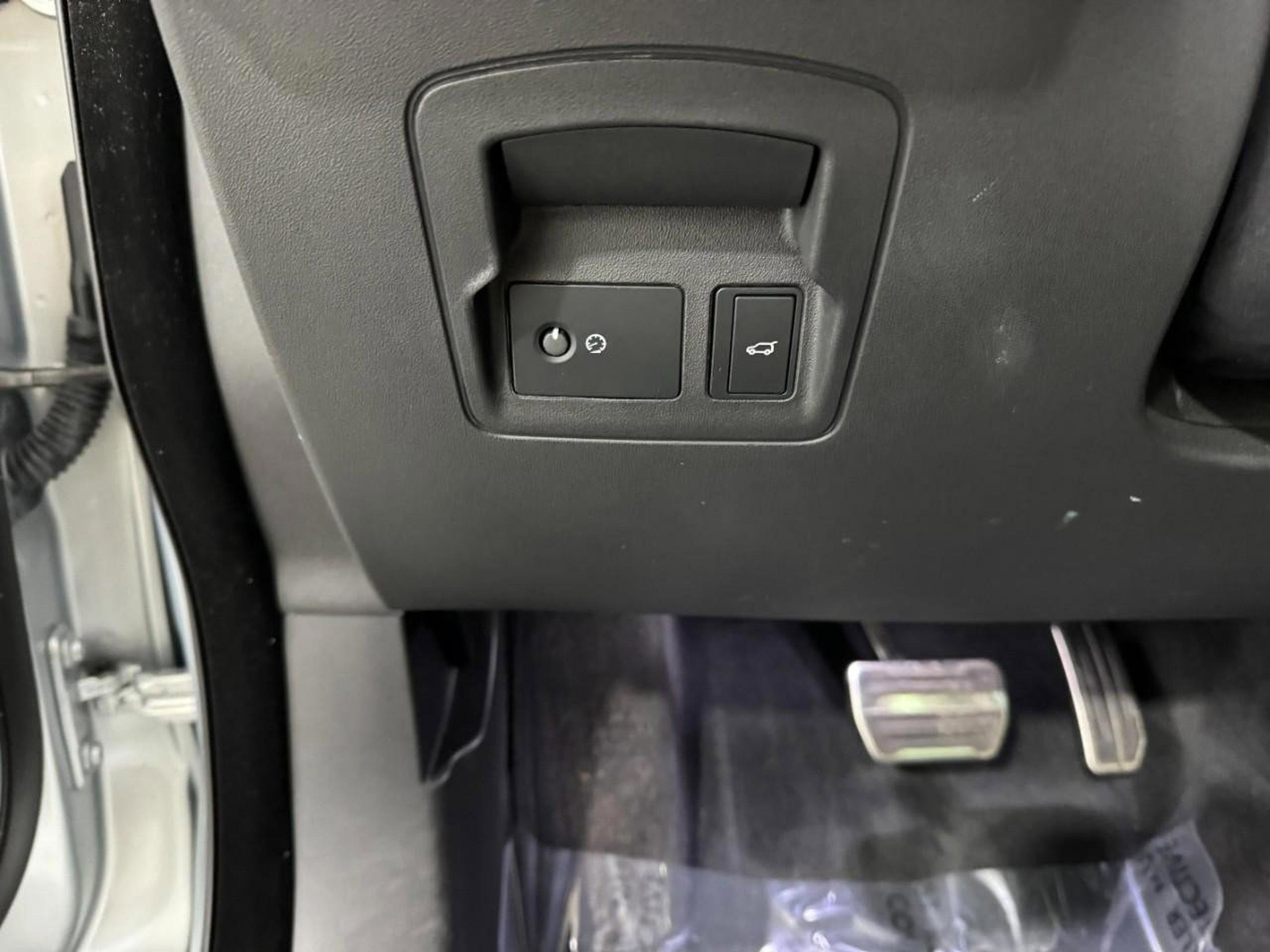 Used 2023 Land Rover Range Rover Velar R-Dynamic S image 26