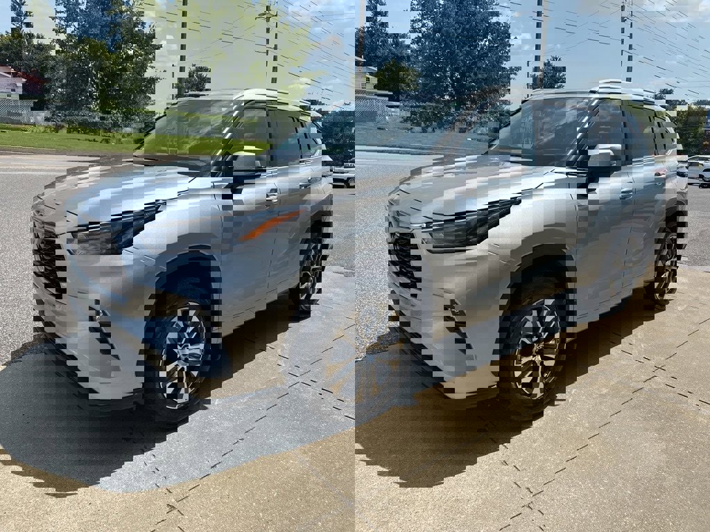 Used 2024 Toyota Highlander XLE image 5