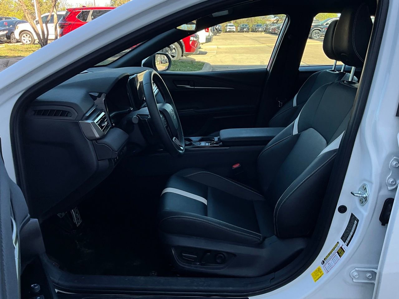 Used 2025 Toyota Camry SE image 11