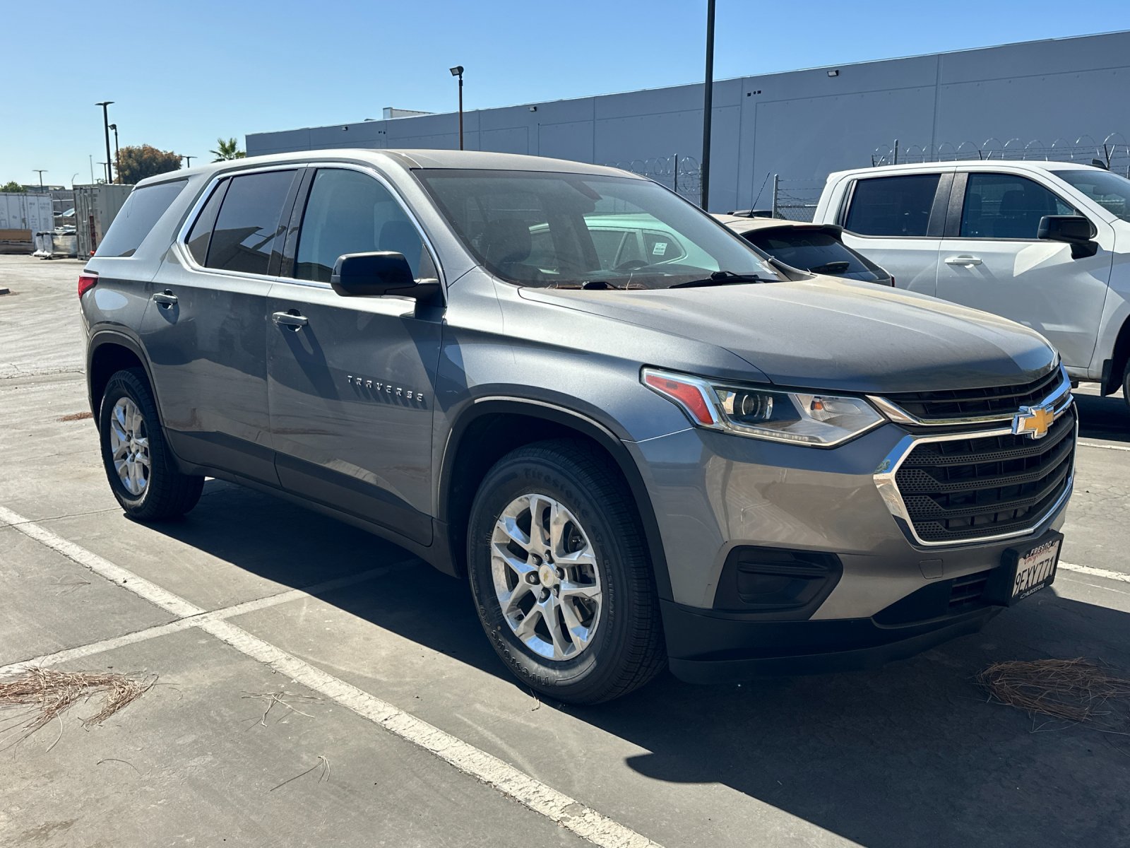 Used 2021 Chevrolet Traverse LS FWD image 2
