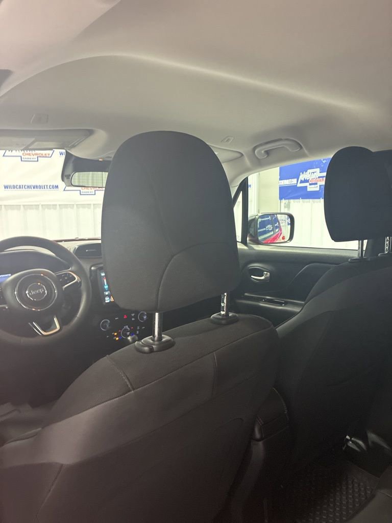 Used 2023 Jeep Renegade Latitude AWD/4WD image 35