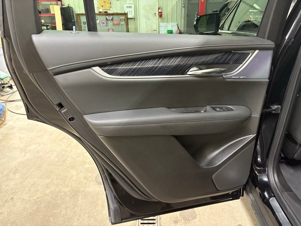 Used 2025 Cadillac XT6 Premium Luxury image 11
