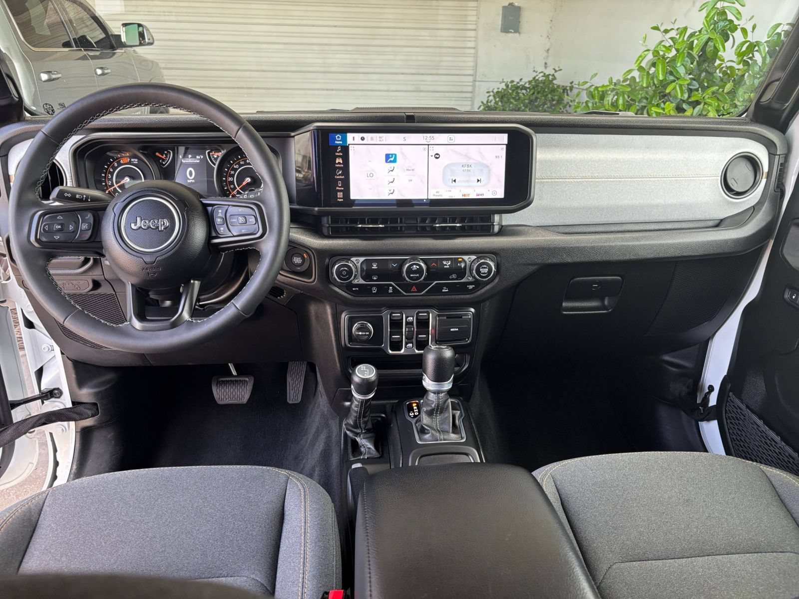 Used 2025 Jeep Wrangler Unlimited Sport AWD/4WD image 32