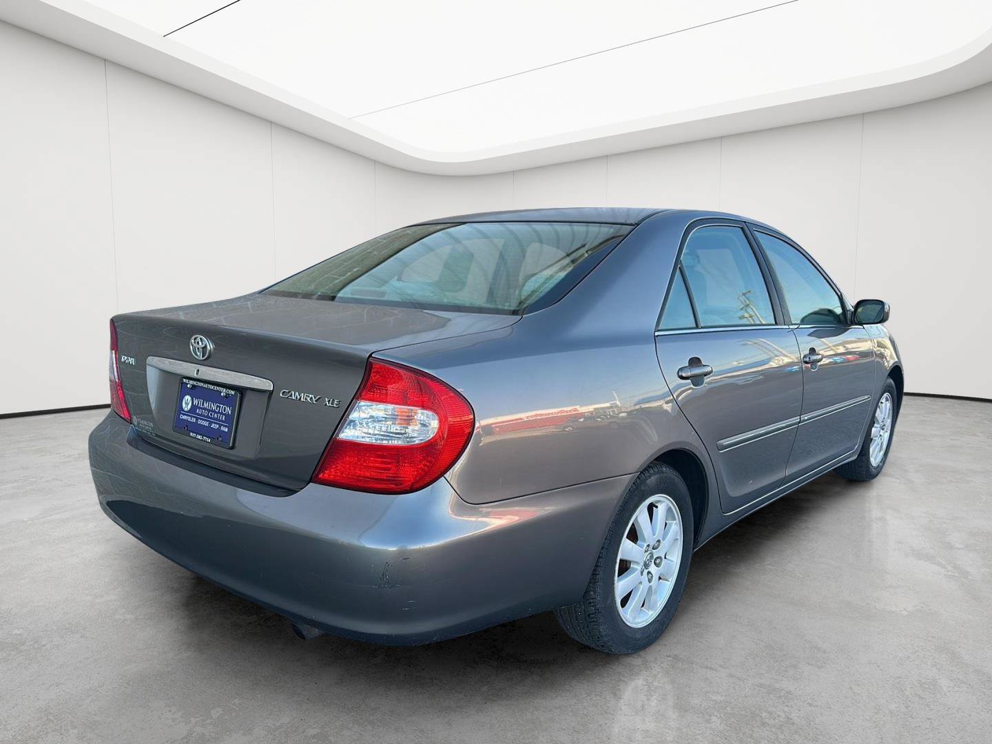 Used 2004 Toyota Camry XLE FWD image 2