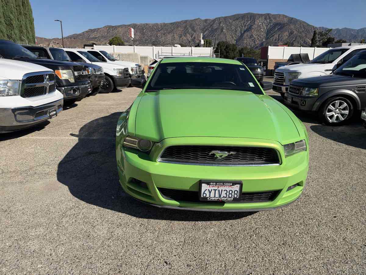Used 2013 Ford Mustang Coupe RWD image 2
