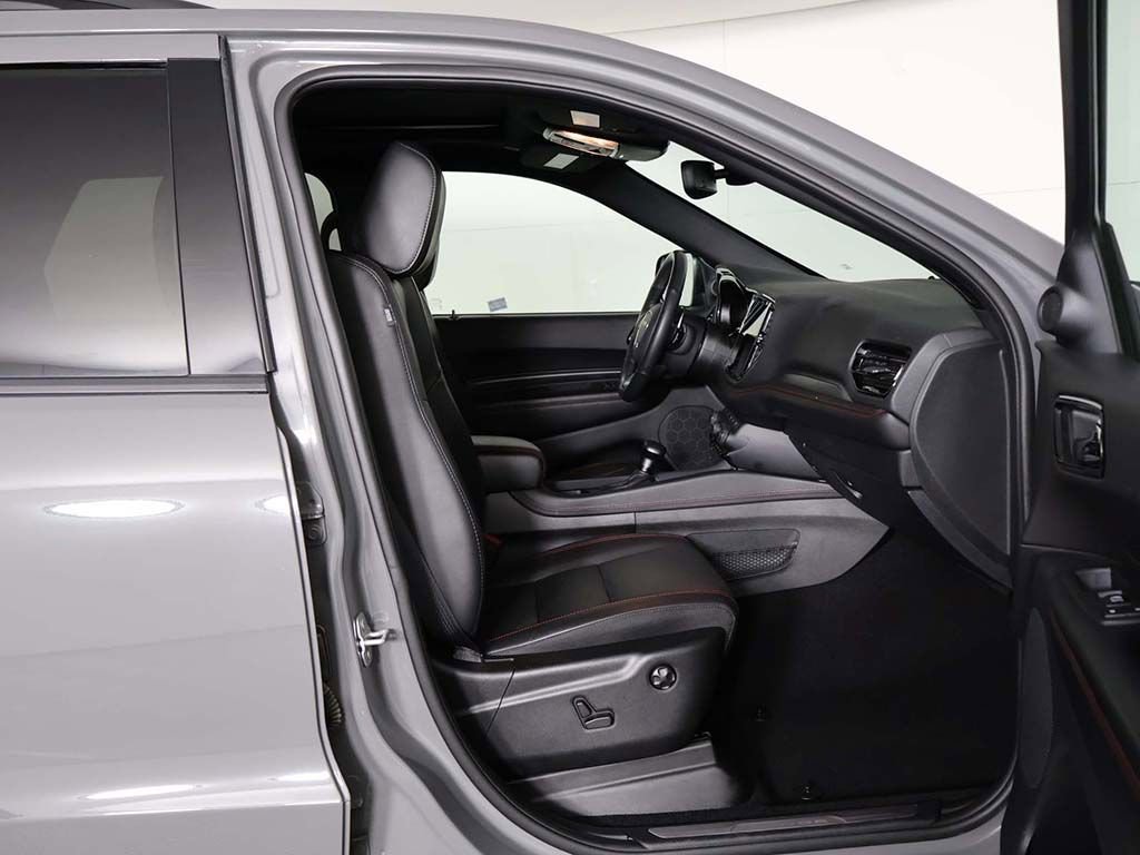 Used 2025 Dodge Durango GT AWD/4WD image 36