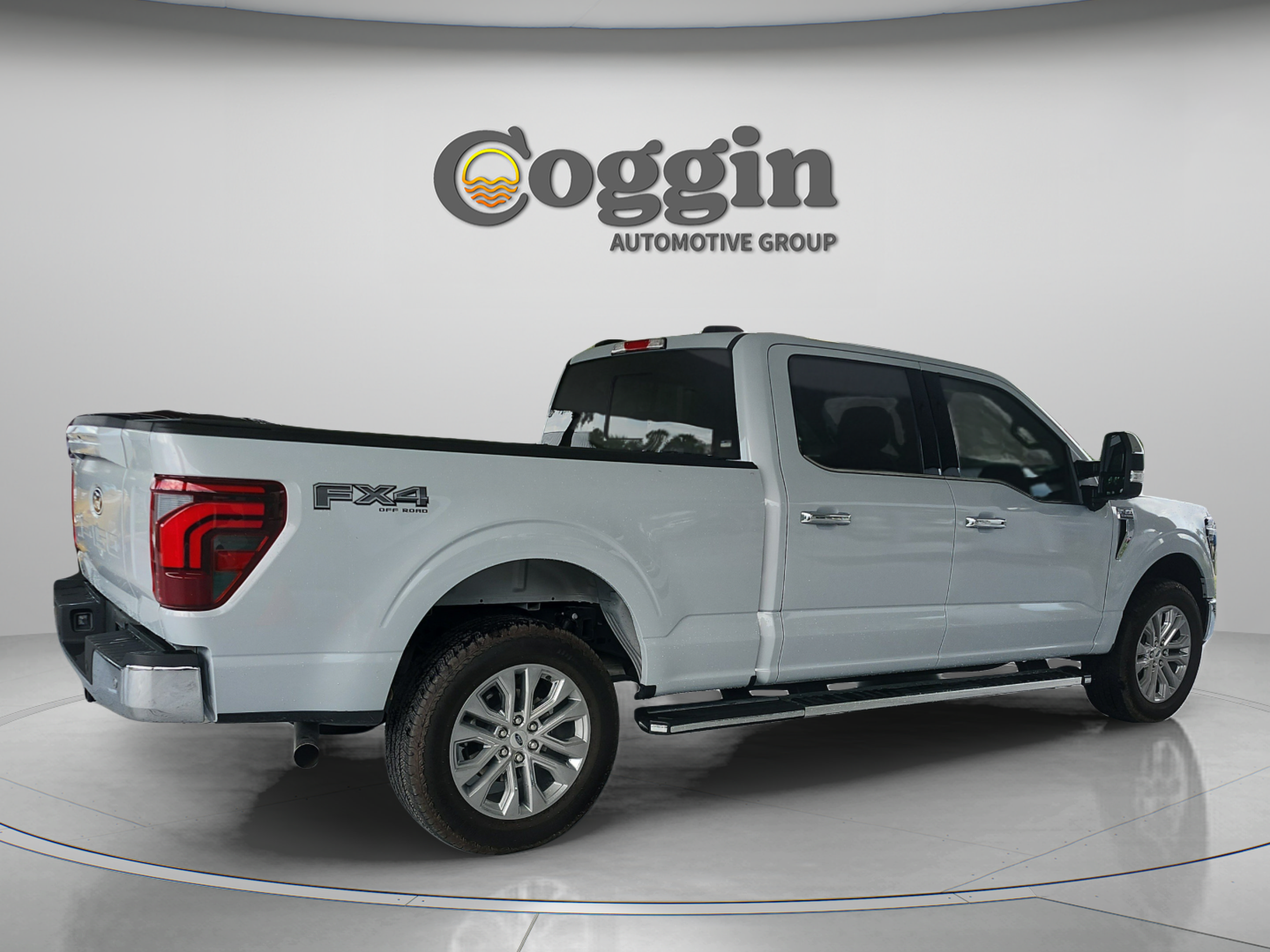 Used 2025 Ford F150 Lariat w/ Equipment Group 501A Mid AWD/4WD image 5