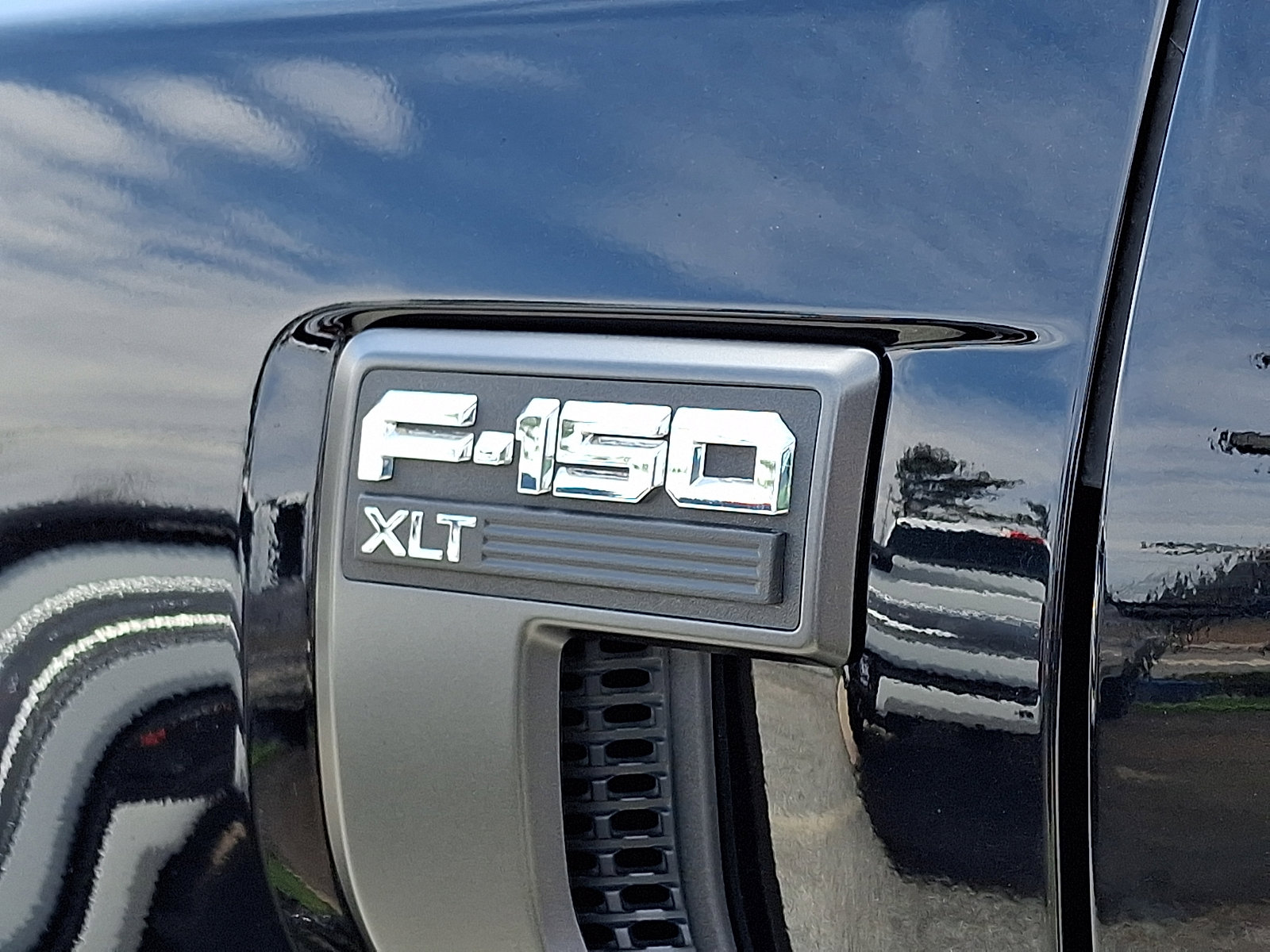 Certified 2023 Ford F150 XLT w/ Equipment Group 302A High image 32
