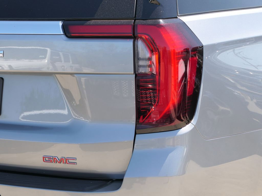 Used 2025 GMC Yukon XL Denali AWD/4WD image 5