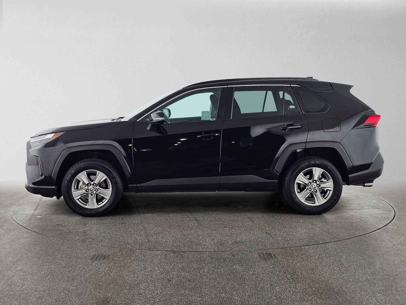 Used 2024 Toyota RAV4 XLE FWD image 6
