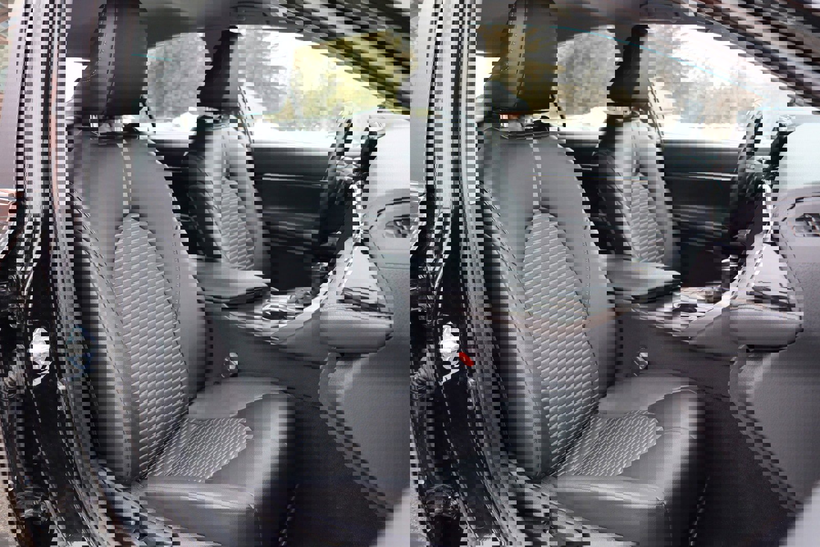 Used 2022 Toyota Camry SE image 19