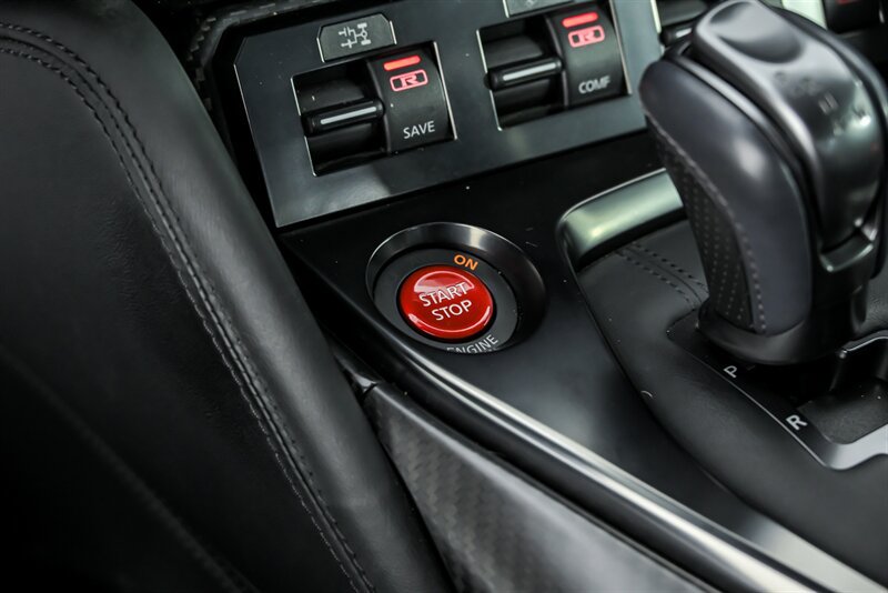 Used 2020 Nissan GT-R Premium AWD/4WD image 36