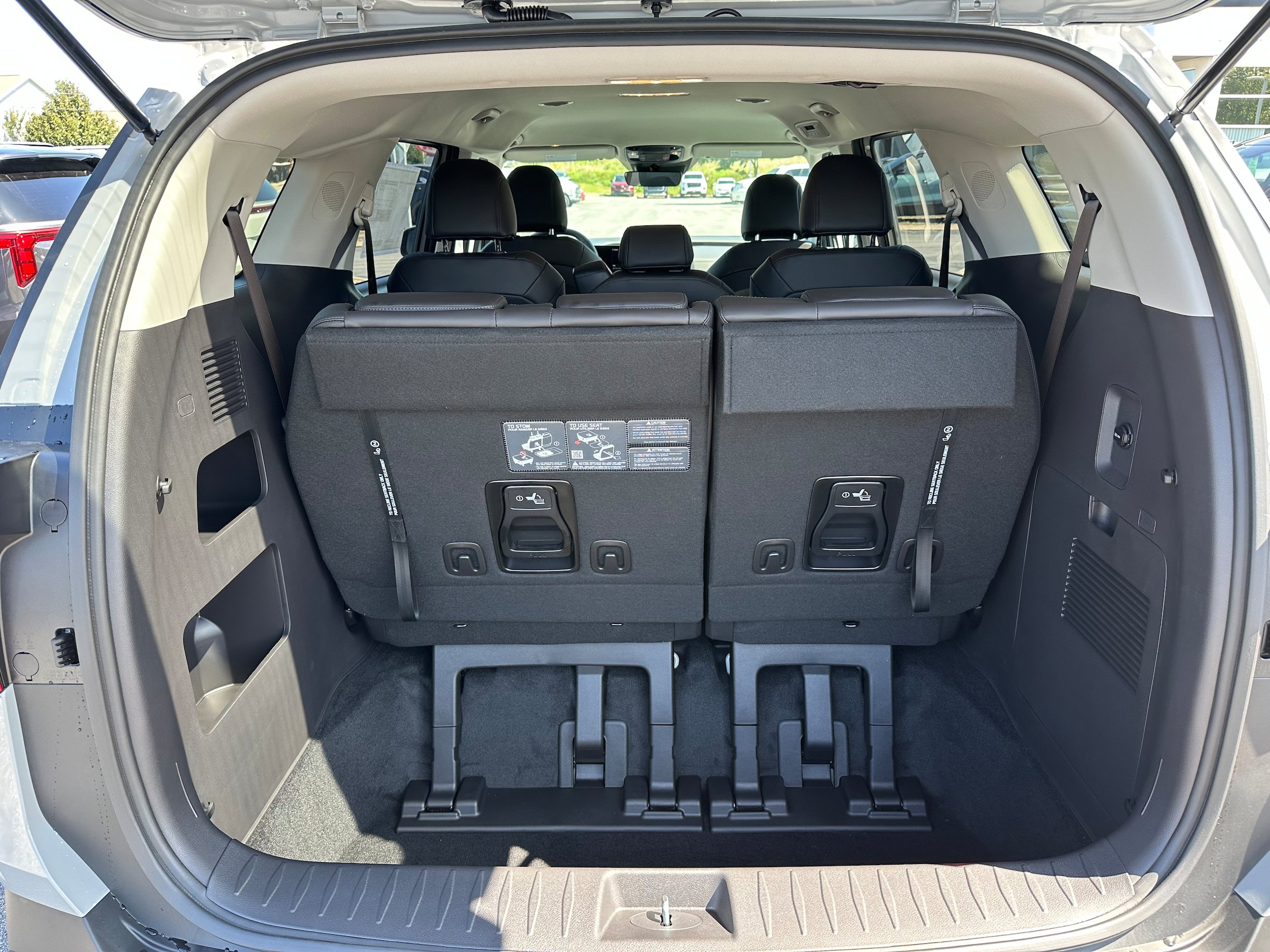 New 2027 Kia Carnival FWD image 11