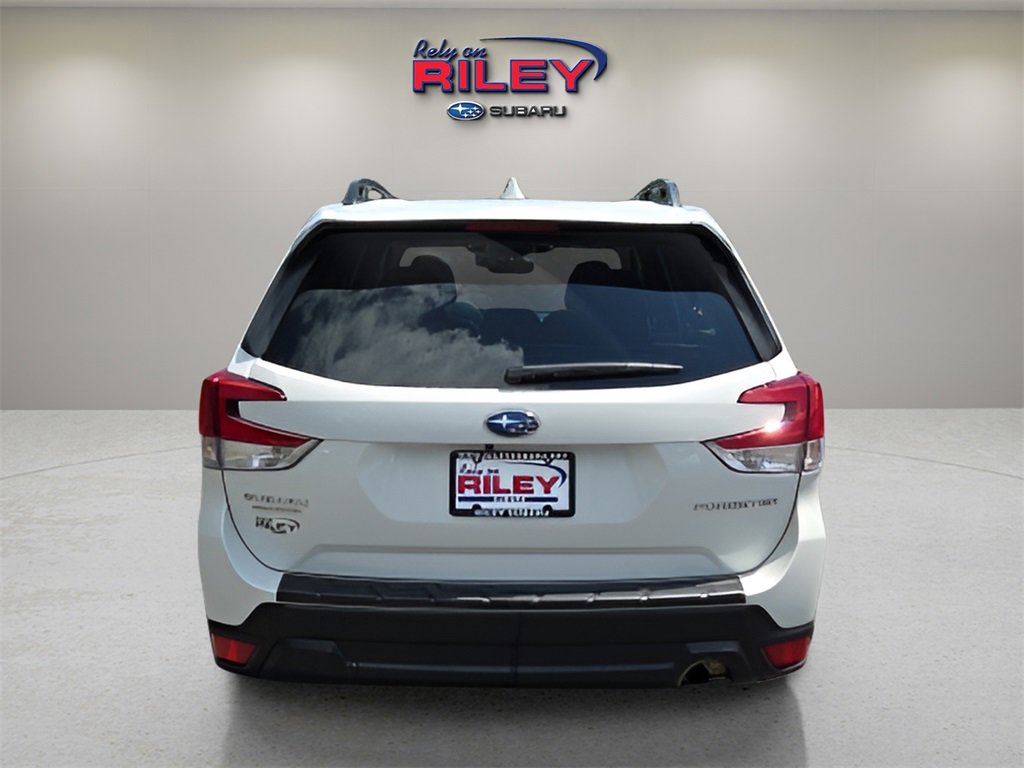 Used 2023 Subaru Forester Premium image 4
