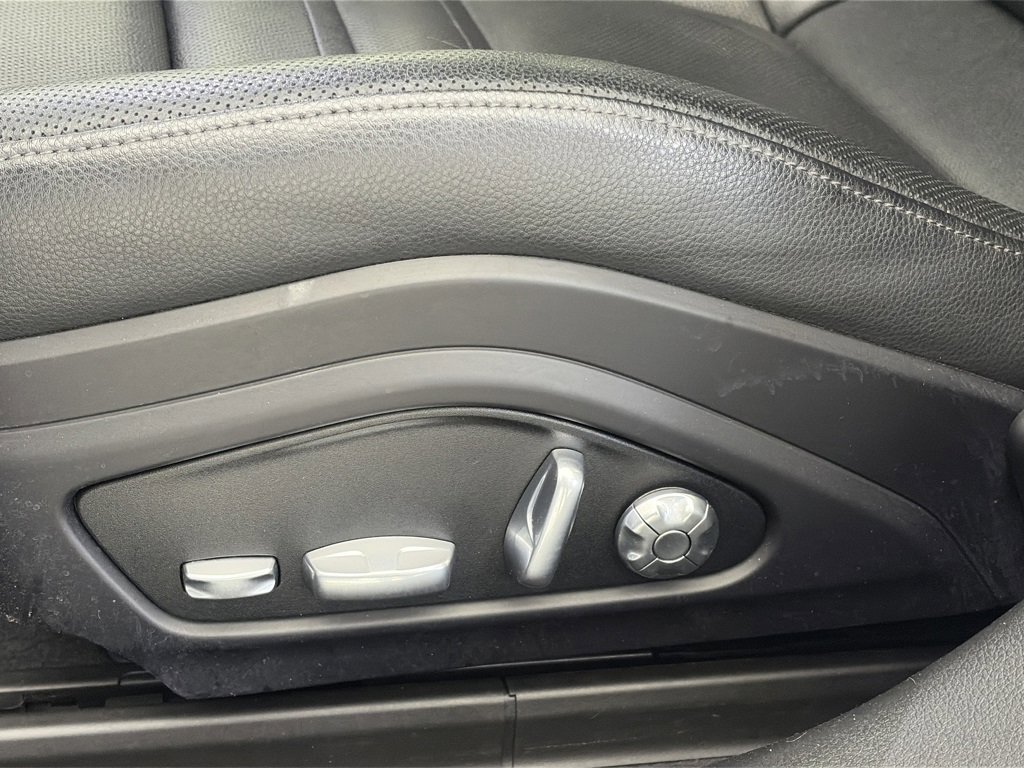 Used 2019 Porsche Panamera image 24