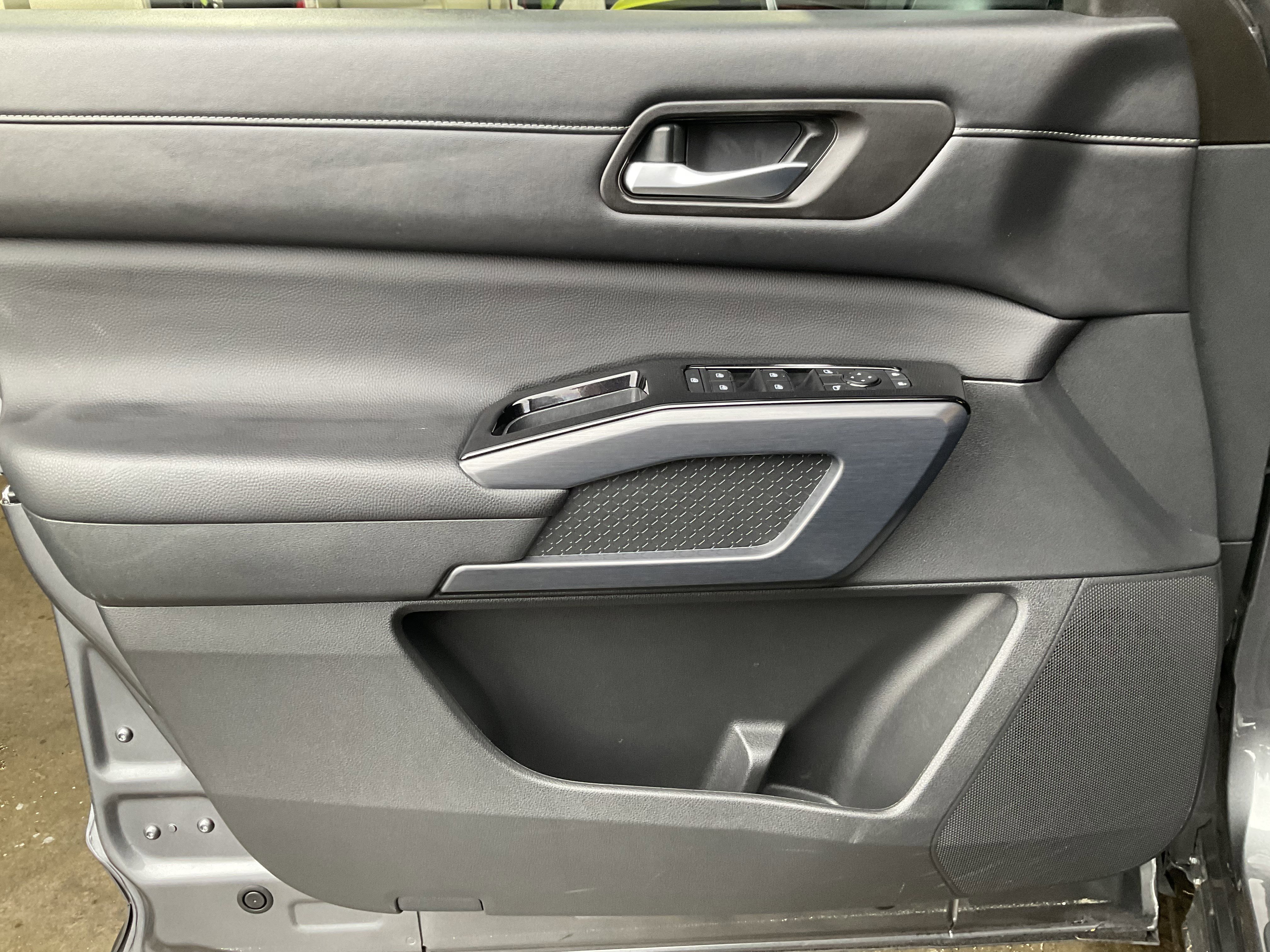 Used 2025 Nissan Pathfinder SL image 28