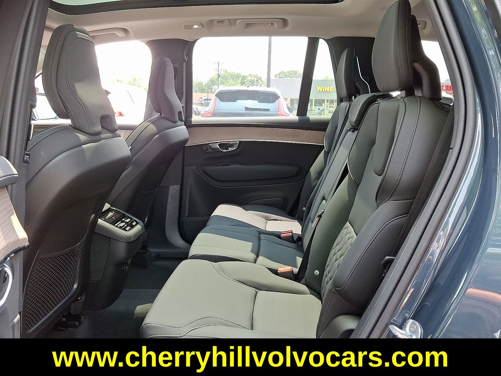 New 2025 Volvo XC90 B6 Plus w/ Protection Package Premier image 11