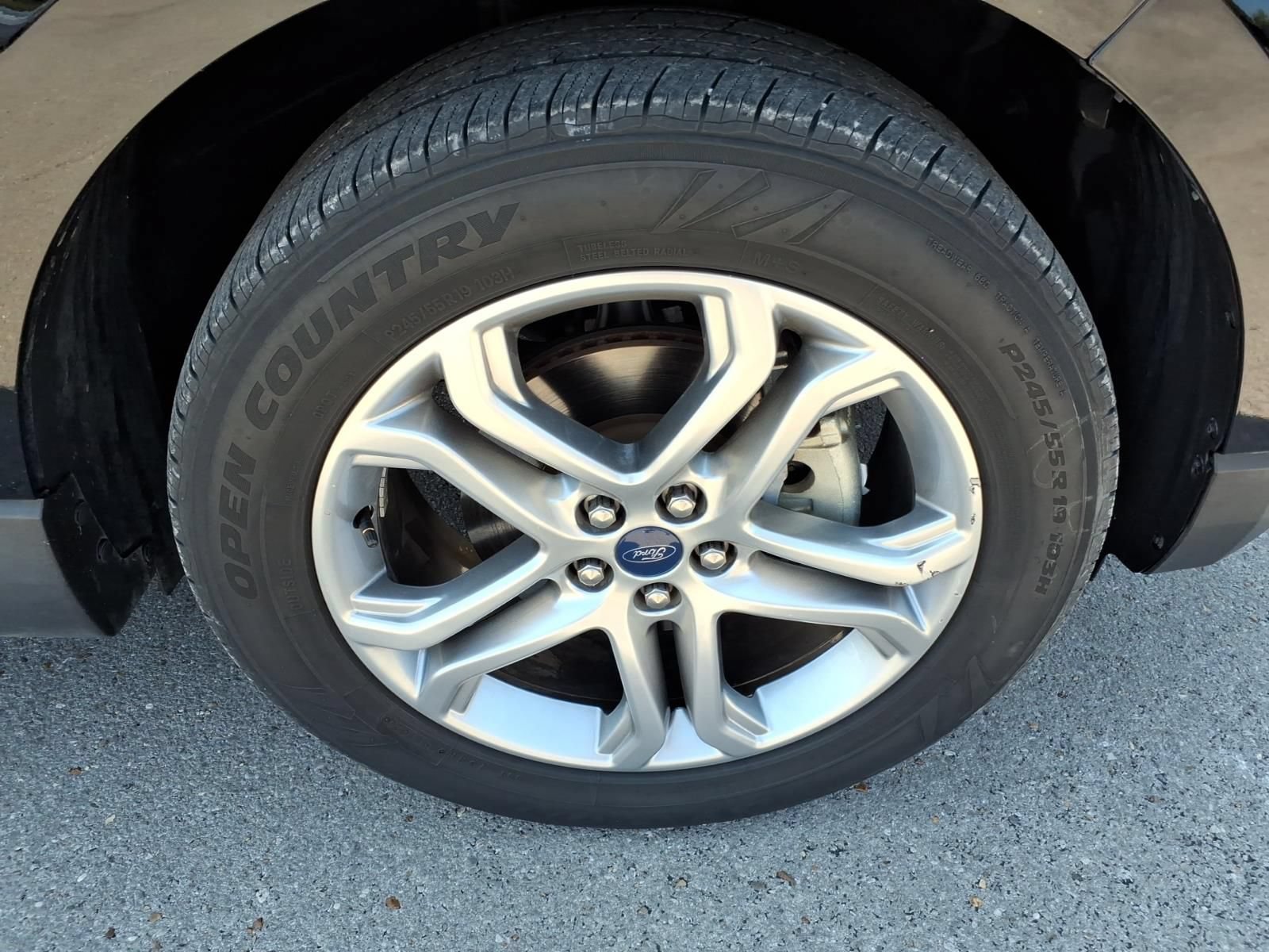 Used 2017 Ford Edge Titanium w/ Equipment Group 301A FWD image 7