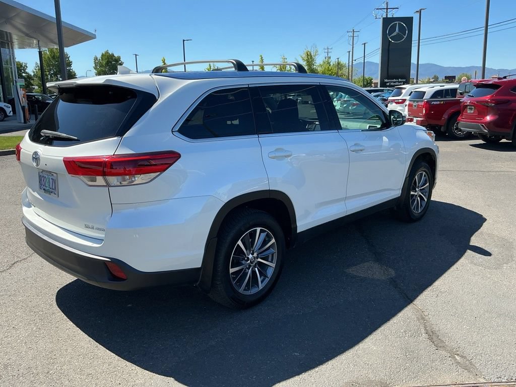 Used 2019 Toyota Highlander XLE AWD/4WD image 7