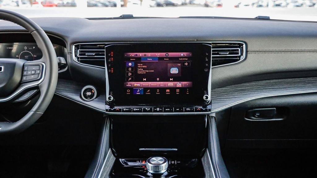 Certified 2024 Jeep Wagoneer L Series II w/ Flexible Seating Group image 14