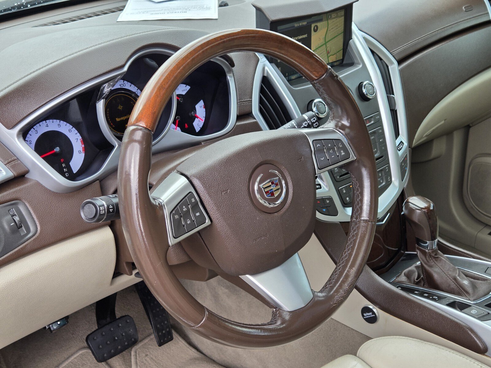 Used 2011 Cadillac SRX Luxury FWD image 16