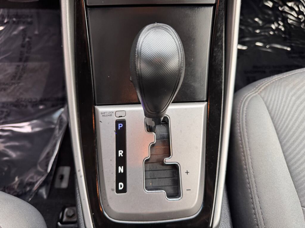 Used 2013 Hyundai Elantra GLS image 16