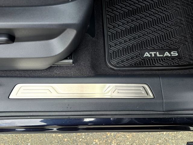 Used 2024 Volkswagen Atlas Cross Sport SEL Premium R-Line image 33