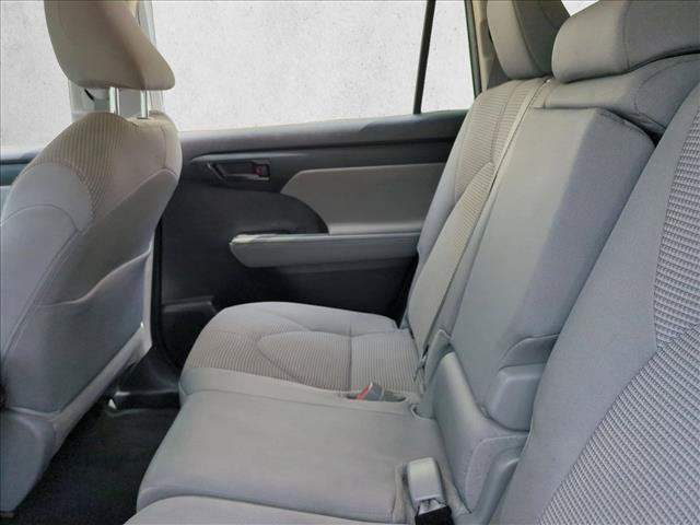 Used 2024 Toyota Highlander LE FWD image 17