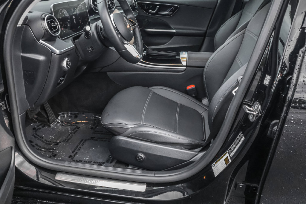 Used 2025 Mercedes-Benz C 300 4MATIC Sedan image 18