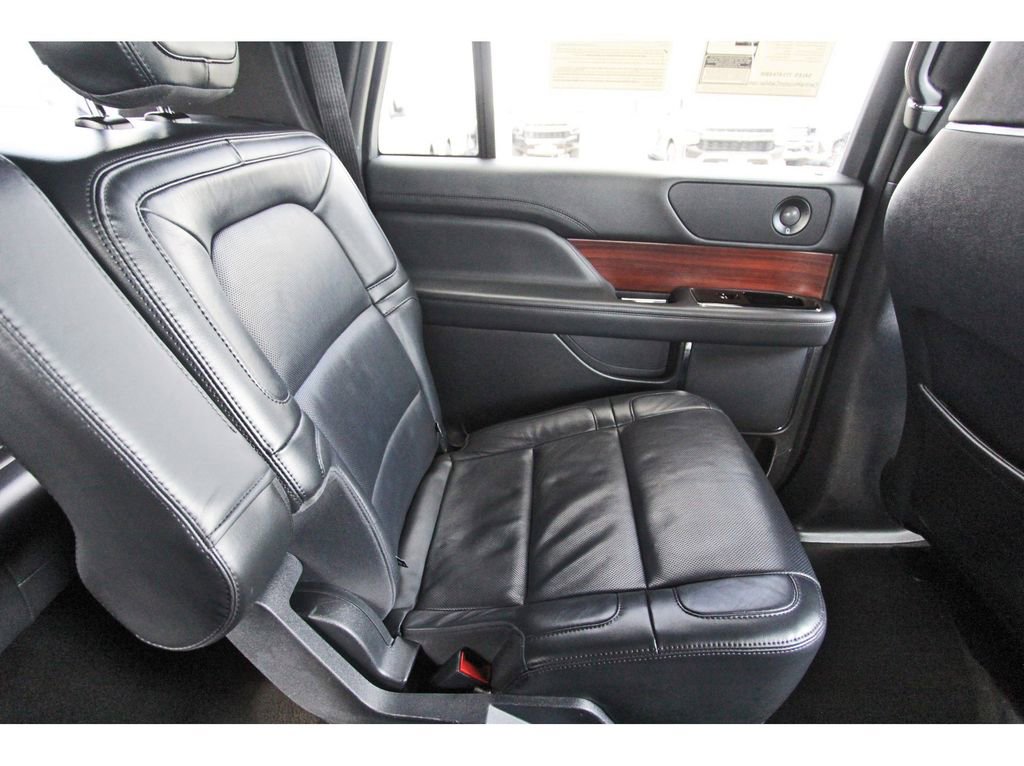 Used 2023 Lincoln Navigator L Reserve image 11