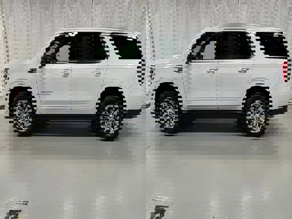 Used 2025 GMC Yukon Denali w/ Sun & Power Step Package image 4