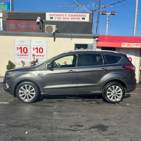 Used 2018 Ford Escape Titanium w/ Ford Safe & Smart Package AWD/4WD image 34