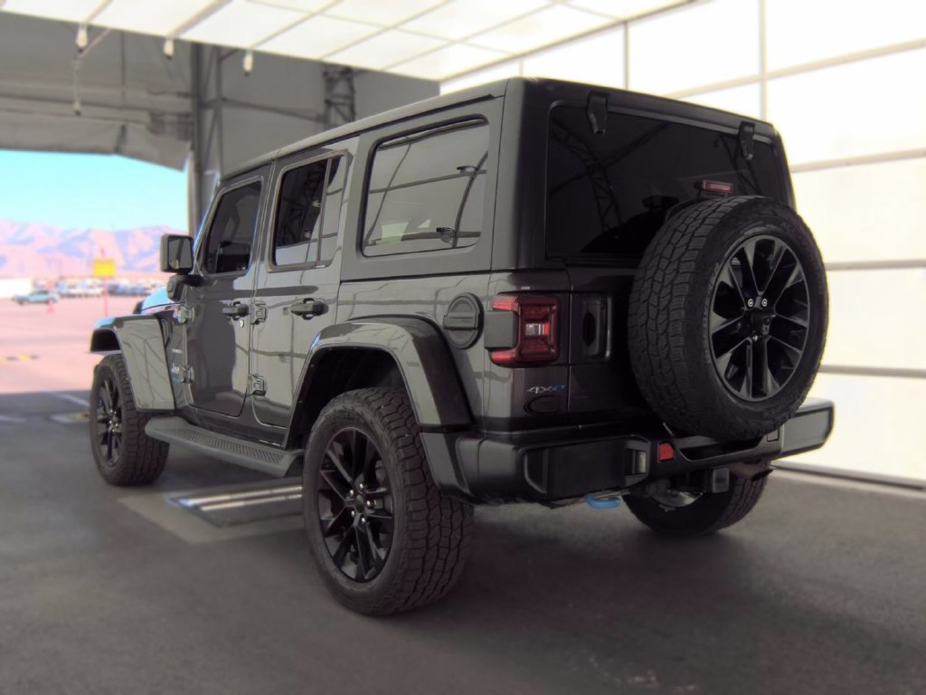 Used 2022 Jeep Wrangler Unlimited Sahara w/ Cold Weather Group AWD/4WD image 4