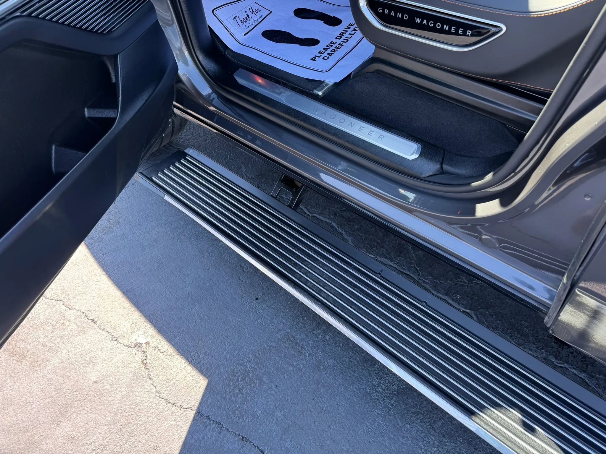 Used 2023 Jeep Grand Wagoneer Series III image 17