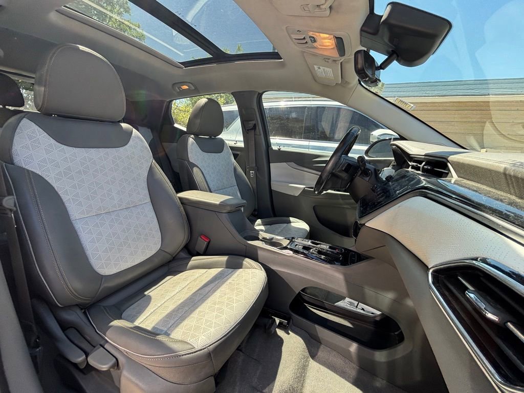 Used 2022 Chevrolet Bolt EUV Premier w/ Launch Edition FWD image 13