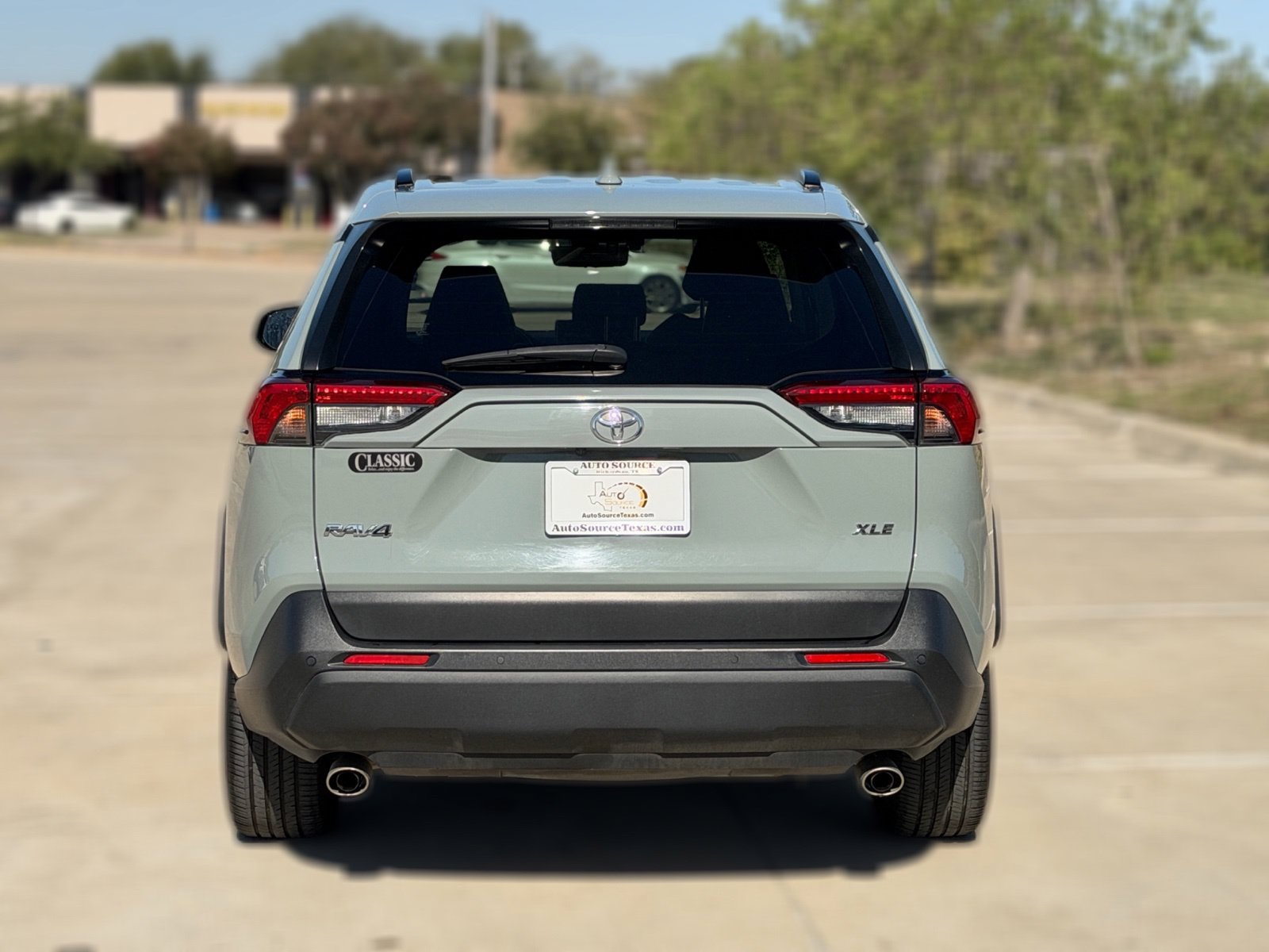 Used 2020 Toyota RAV4 XLE Premium FWD image 8