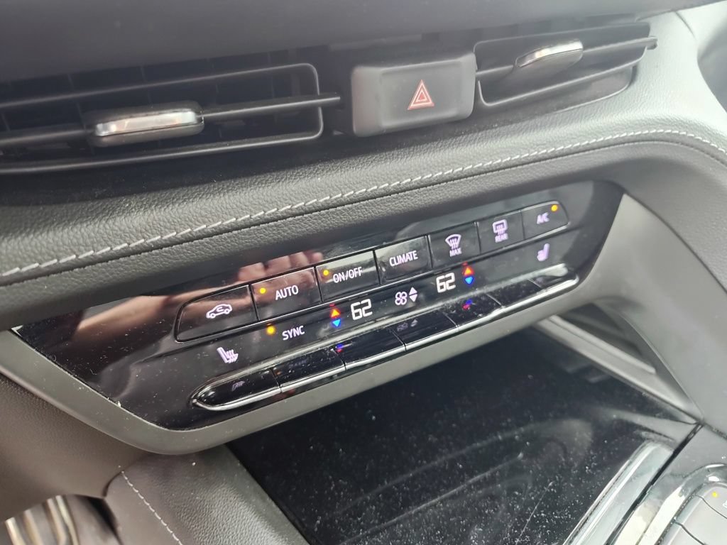 Used 2023 Buick Envision Essence w/ Sport Touring Package AWD/4WD image 10