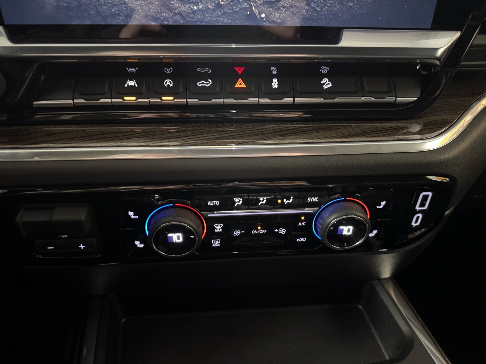 Used 2025 Chevrolet Silverado 1500 LT Trail Boss w/ Convenience Package II AWD/4WD image 18
