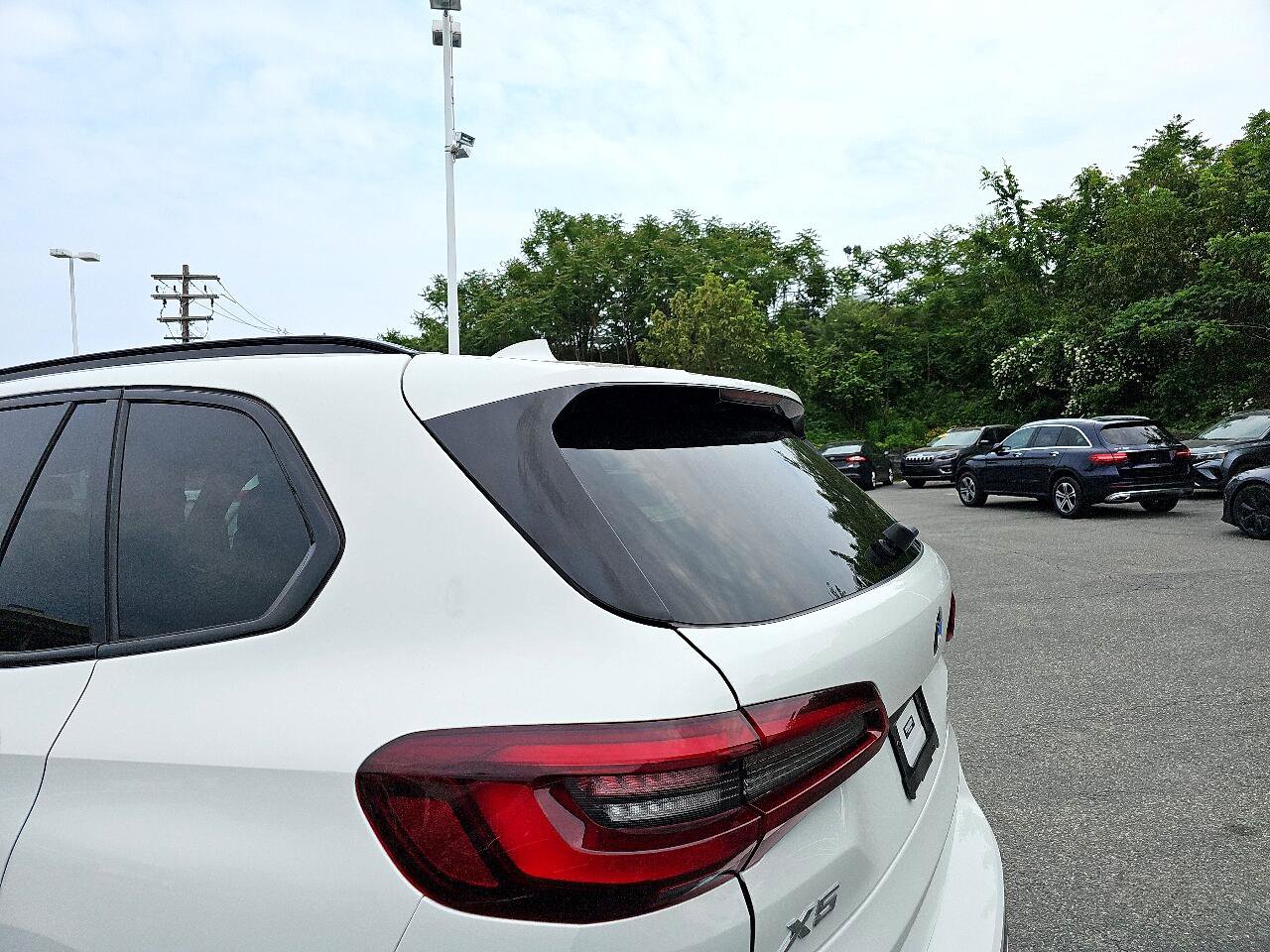 Used 2022 BMW X5 xDrive40i w/ M Sport Package image 17