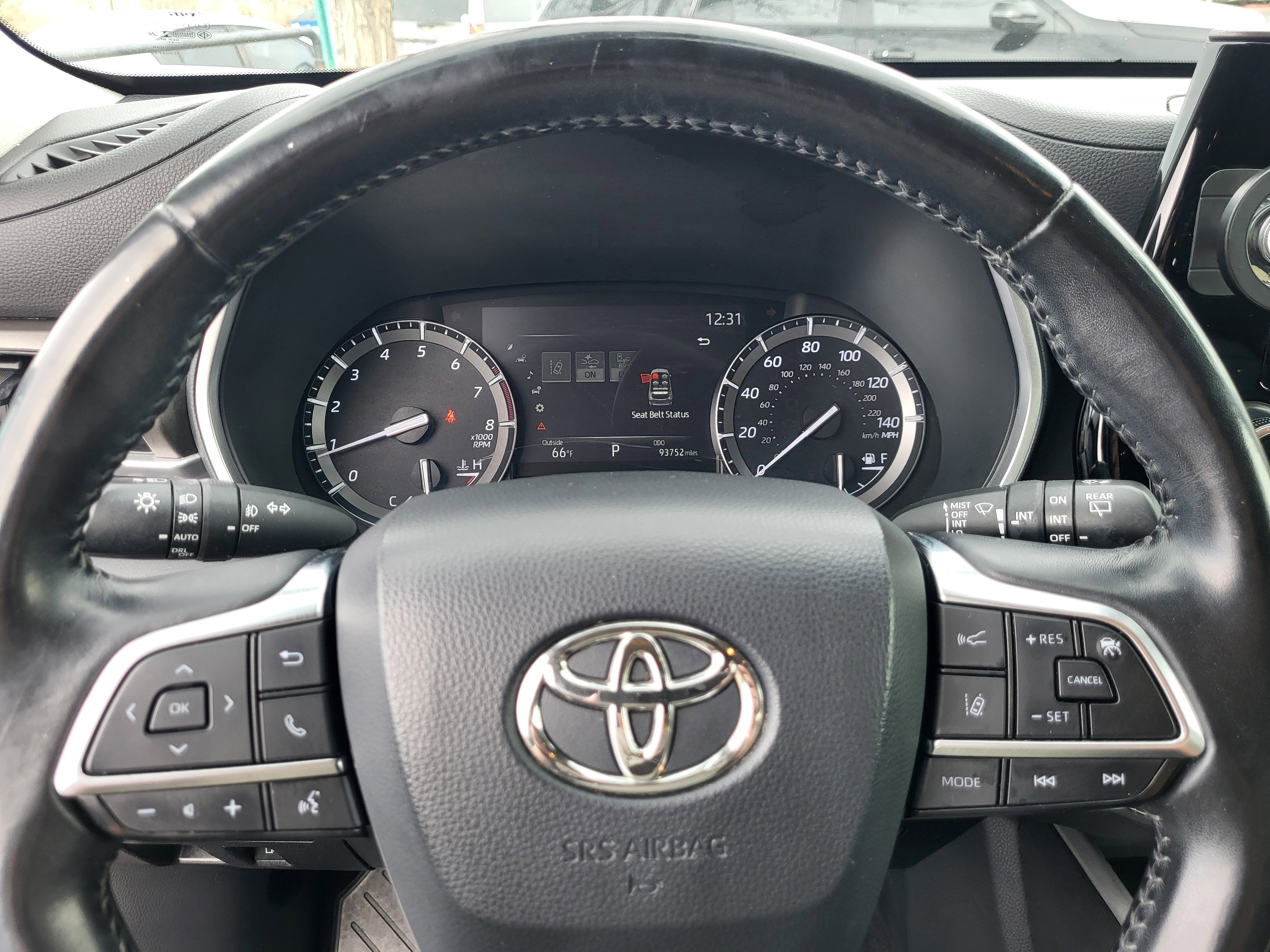 Used 2020 Toyota Highlander XLE image 8